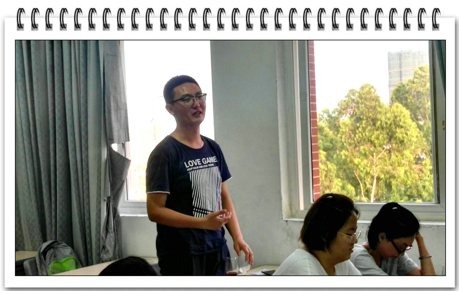 福建省华汇酩通酒业有限公司王灿辉总经理莅临海洋与食品学院进行葡萄酒文化赏析讲座