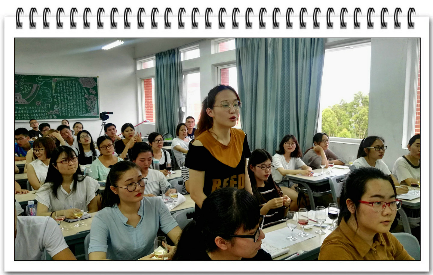 福建省华汇酩通酒业有限公司王灿辉总经理莅临海洋与食品学院进行葡萄酒文化赏析讲座